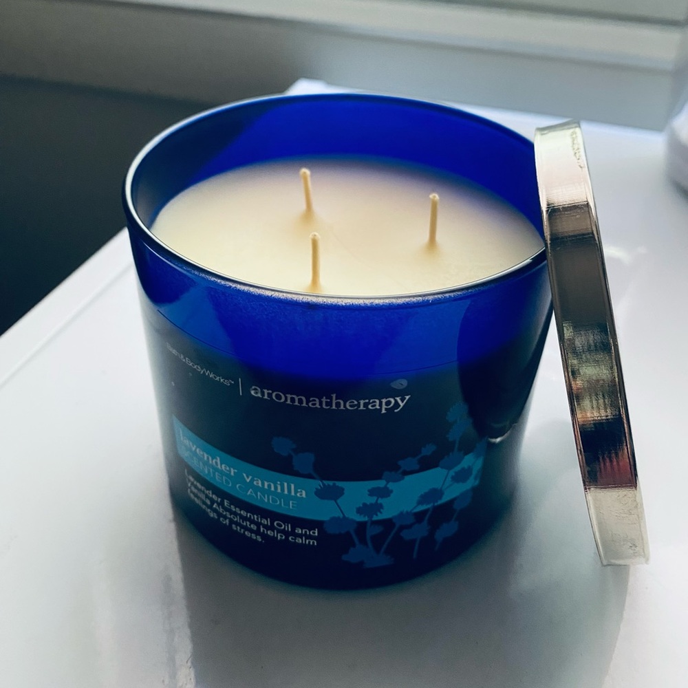 Bath and body works aromatherapy lavender vanilla candle
